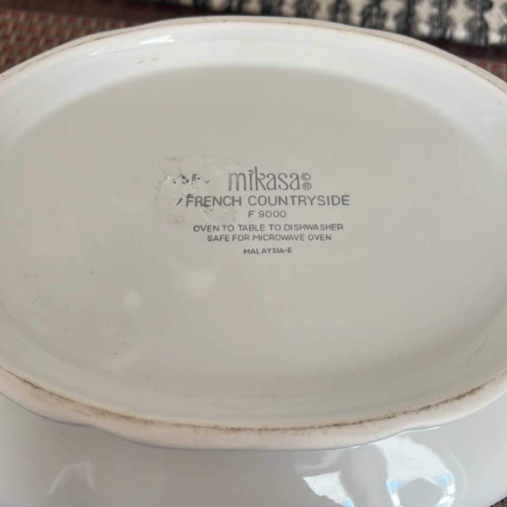 Mikasa French Country Side 1.5 qt covered Oval Casserole Piece - Picture 4 of 5